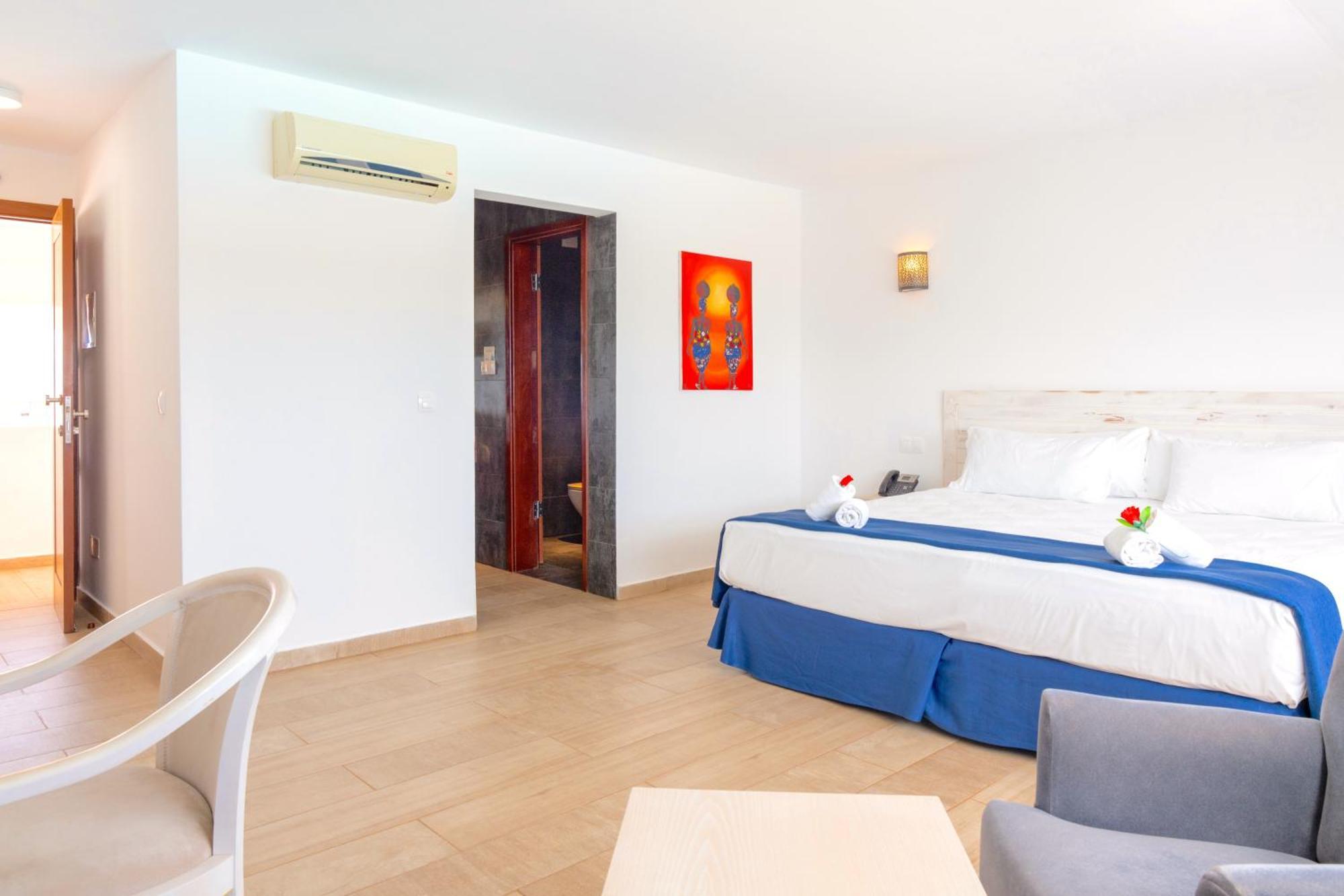 Hotel Livvo Budha Beach Санта Мария Екстериор снимка
