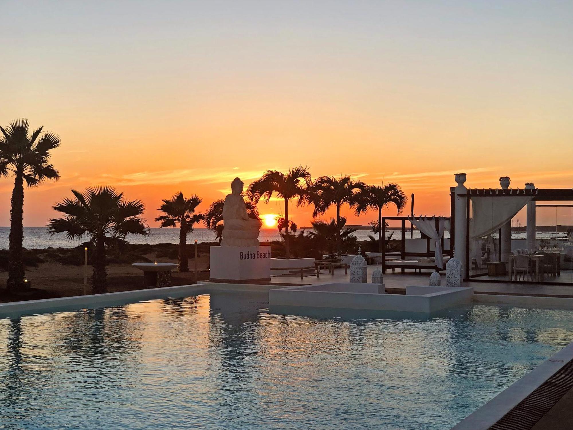 Hotel Livvo Budha Beach Санта Мария Екстериор снимка